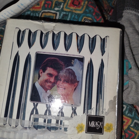 Mikasa Glamour Crystal Glass Photo Frame 2" x 2" QQ260/577 - Picture 2 of 7